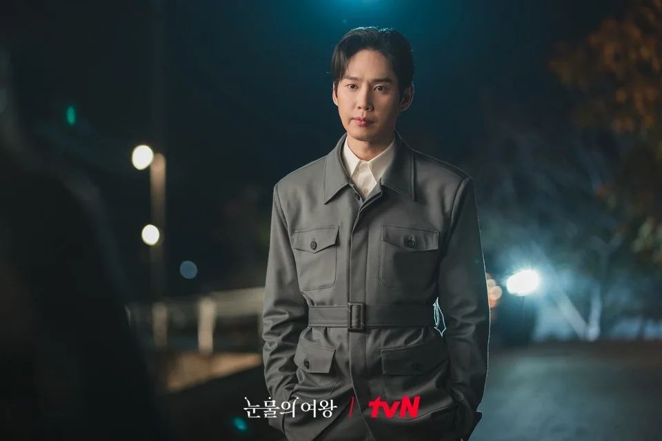 Bikin Emosi di Drama ‘Queen of Tears’, Ini 3 Fakta Menarik Park Sung&nbsp;Hoon!