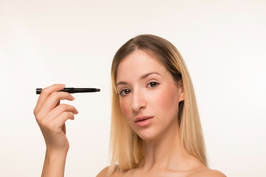 5 Eyeshadow Stick dari Berbagai Brands yang Patut Dicoba!