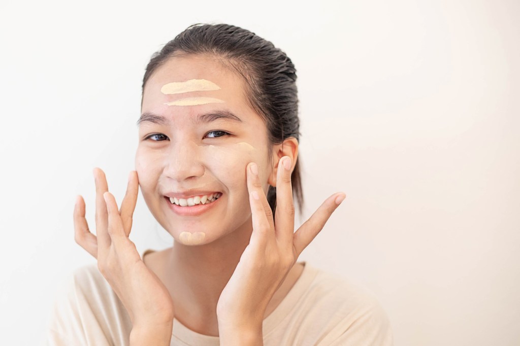 Teksturnya Ringan dan Nggak Ada Whitecast, Ini Rekomendasi Sunscreen Terbaru dari&nbsp;Minimalist!