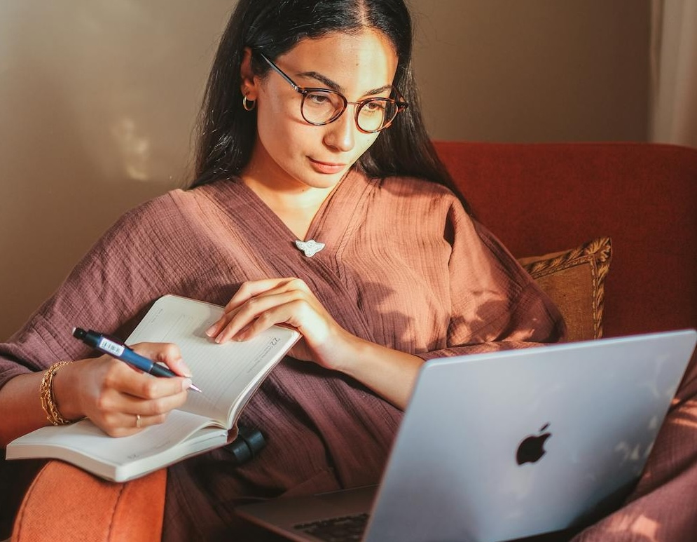 Teknologi Apple Makin Canggih. Ini 4 Alasan Kenapa Wajib Update ke macOS Sequoia!