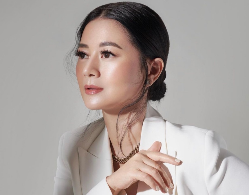 Mau Glowing dan Awet Muda di Usia 40-an seperti Heny Harun? Ini&nbsp;Rahasianya!